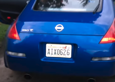 Nicholas Lim drives a Blue Nissan RZ 350 with plate AIX0626.